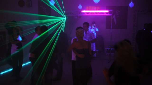 dj na impreze, organizacja imprez, wynajem oswietlenia, swiatla dyskotekowe, laser, ultrafiolet, led bar, naglosnienie